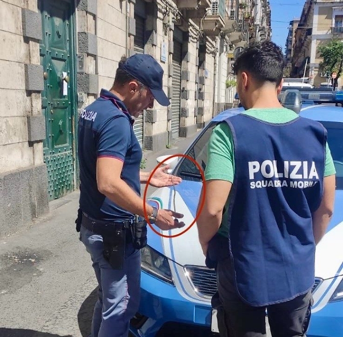 TENTA DI SOTTRARSI AL CONTROLLO CON VIOLENZA ARRESTATO DALLA POLIZIA DI STATO