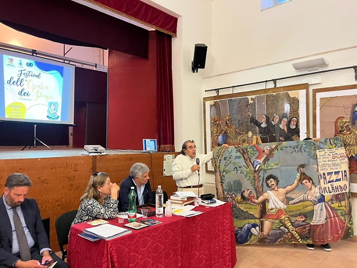 TEATRO DEI PUPI EMANUELE MACRI&rsquo;