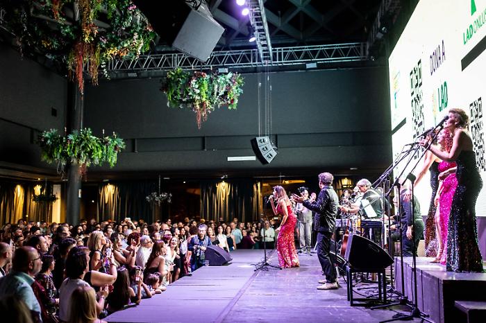 af7a170d-e59d-48b0-a2c1-6e85c01dd1a1