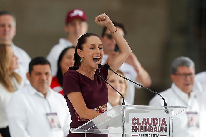Presidential candidate Claudia Sheinbaum campaigns in the Zocalo of Mexico City