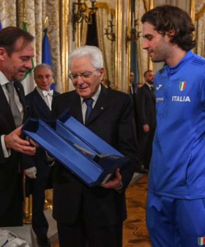 mattarella_azzurri.jpeg-320x385