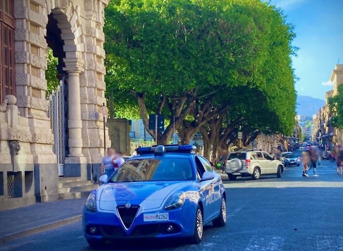 30ENNE EVASO A PASSEGGIO PER IL CENTRO STORICO. LA POLIZIA DI STATO LO INDIVIDUA E IL MAGISTRATO DI SORVEGLIANZA DISPONE NUOVAMENTE IL CARCERE