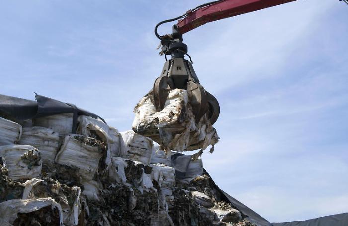 Terra dei fuochi: Renzi, via le ecoballe e via la camorra