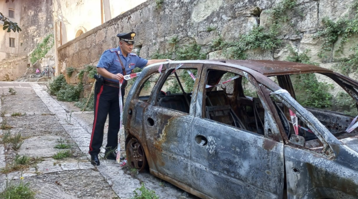 Auto bruciata a Ibla