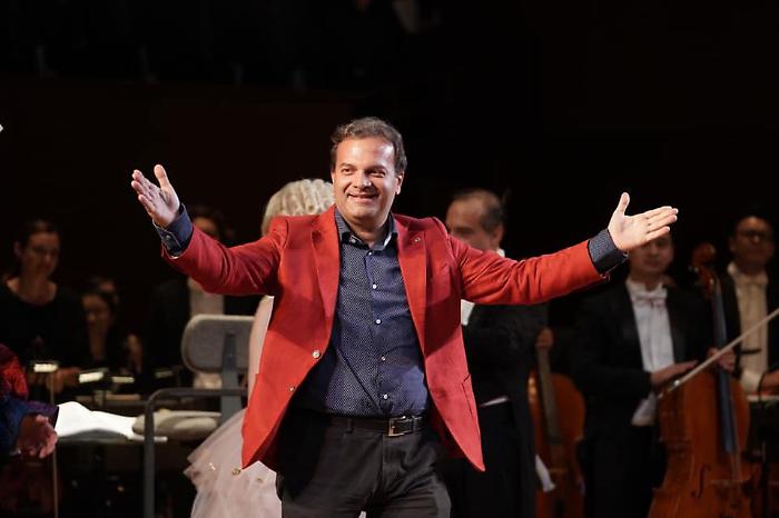 Il-regista-e-scenografo-Enrico-Castiglione