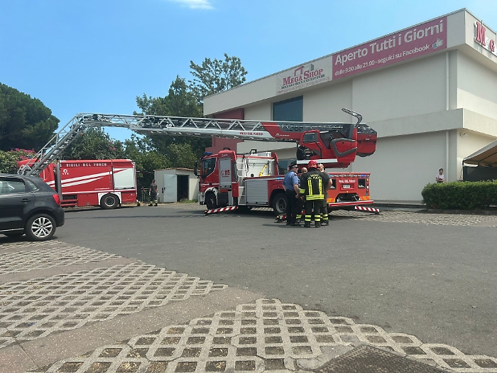 Incendio Giarre Megastore