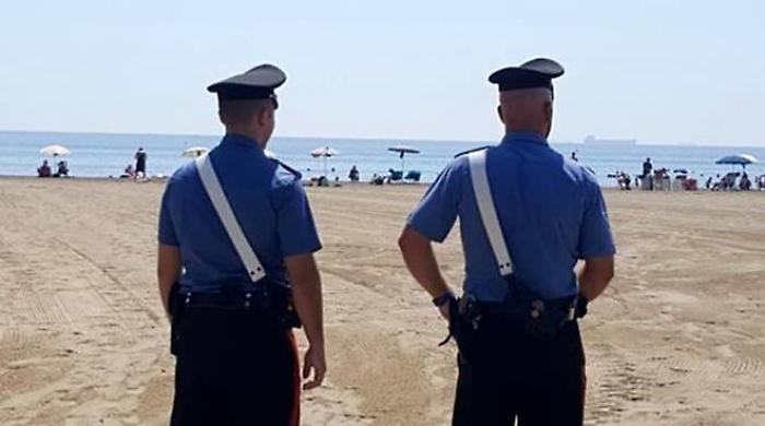 carabinieri-spiaggia-110004.660x368