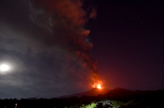 etna eruzione attività cratere voragine luglio 2024