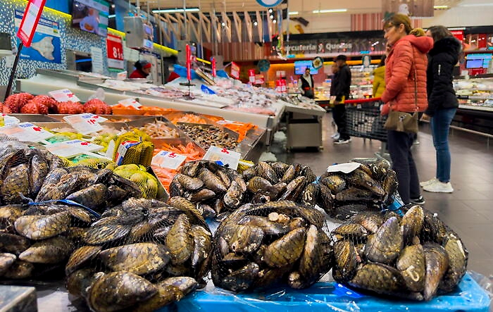 Spain's CPI moderates by 3 tenths in November, to 3.2 per cent, due to lower fuel prices