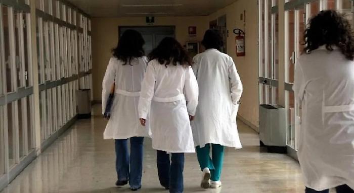 7824255_18194314_medici_corsia