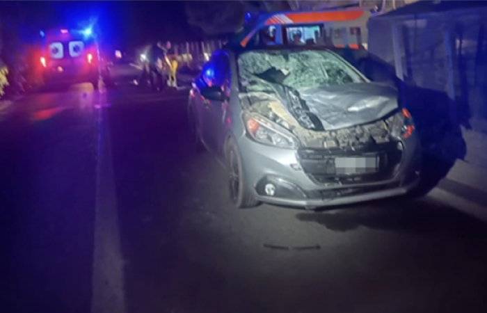 Giovani in monopattino