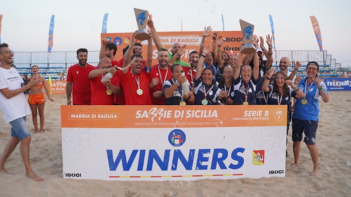 Le due squadre in festa