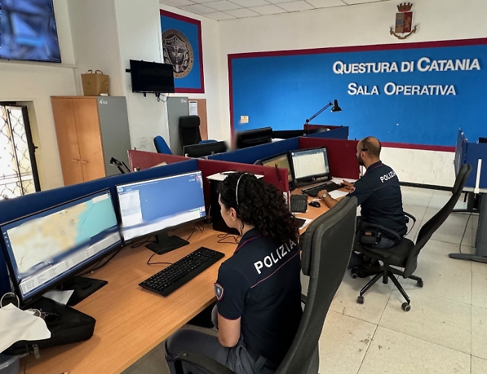 MANOMETTE IL BRACCIALETTO ELETTRONICO PER AVVICINARSI ALL&rsquo;EX COMPAGNA, STALKER FERMATO E DENUNCIATO DALLA POLIZIA DI STATO