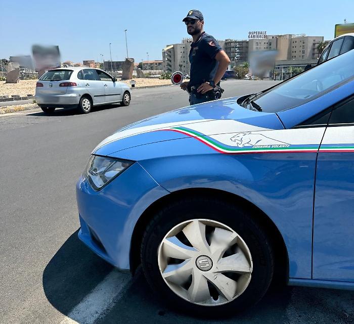 MINORENNE NON SI FERMA A UN POSTO DI CONTROLLO E PROVOCA UN INCIDENTE, DENUNCIATO DALLA POLIZIA DI STATO