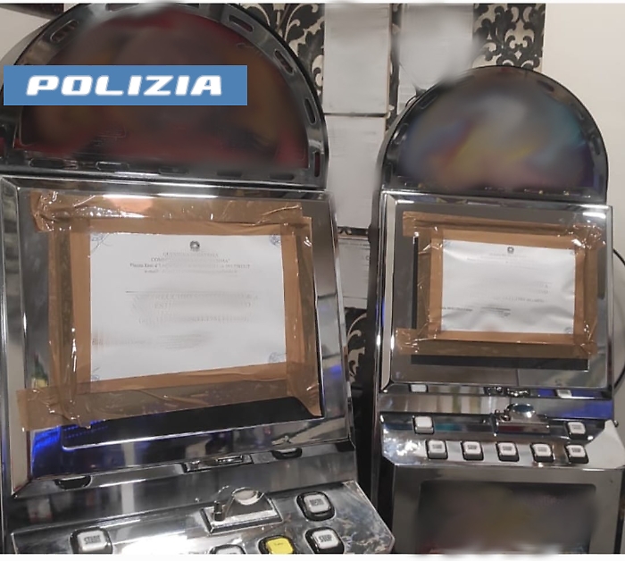 SLOT MACHINE IRREGOLARI IN UN CHIOSCOBAR DI NESIMA, APPLICATE DALLA POLIZIA DI STATO SANZIONI PER 26 MILA EURO