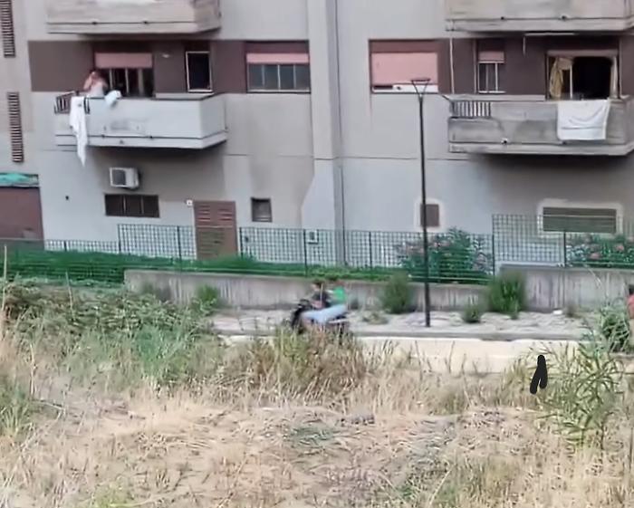 Librino in viale Bummacaro la ciclabile diventa una pista per motorini