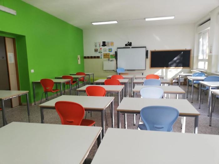 Aule scuola Tortol&igrave;, banchi monoposto