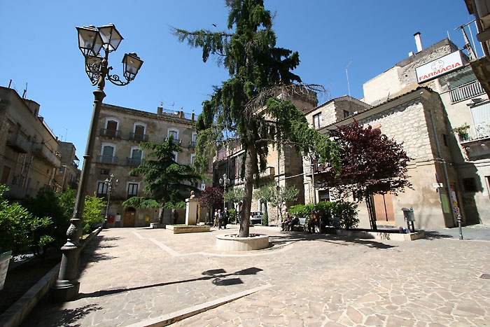 piazza-francesco-lanza Valguarnera