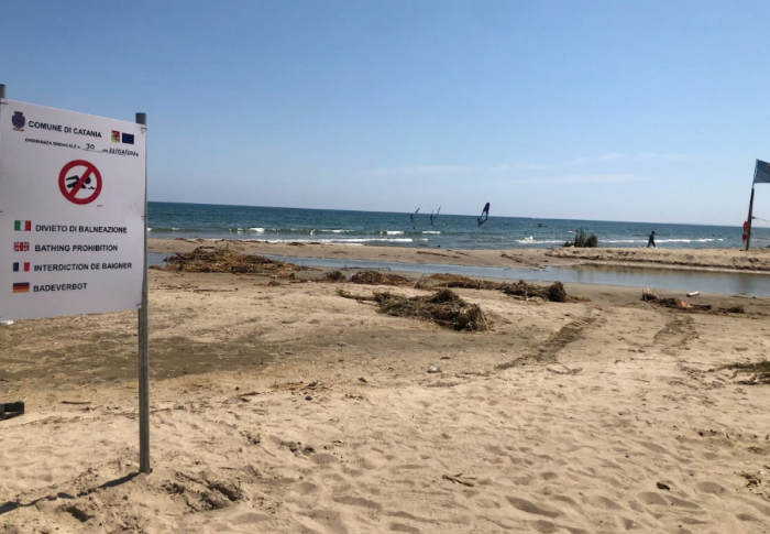 Plaia di Catania e mare inquinato
