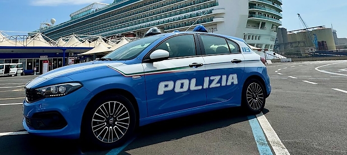 Rubano anello in una gioielleria a Messina prima di risalire sulla nave da crociera: bloccati a Napoli