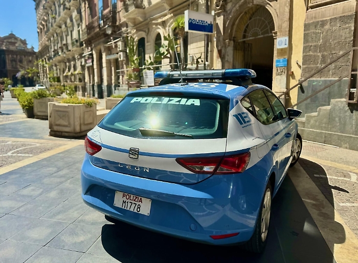 Polizia Catania via Teatro Massimo
