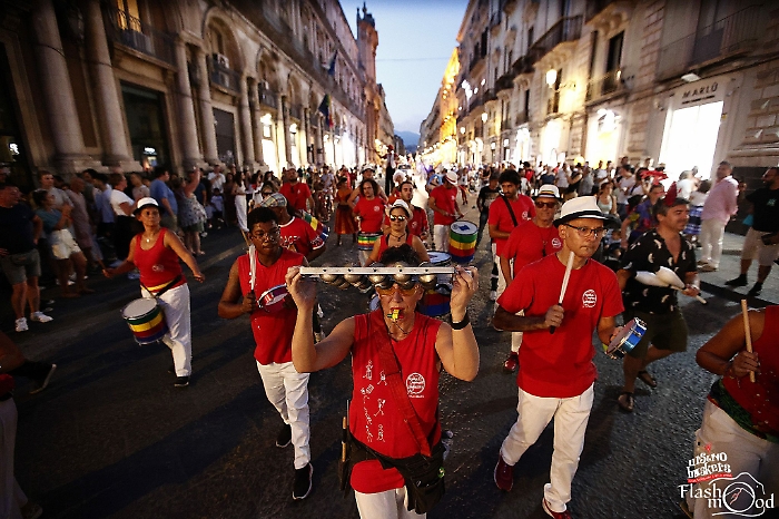 STREET PARADE SAMBAZITA