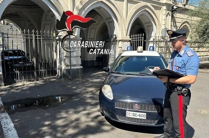 Carabinieri al Cimitero di Catania