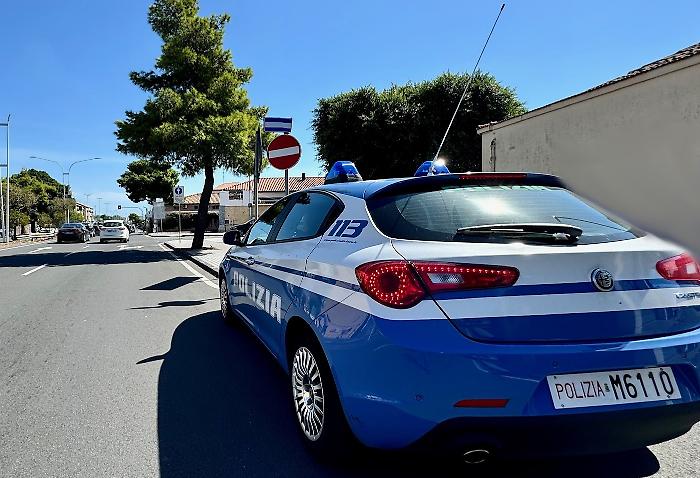 USA UNA CHIAVE A TUBO PER RAPINARE UN SUPERMERCATO MA VIENE SUBITO INTERCETTATO ED ARRESTO DALLA POLIZIA DI STATO