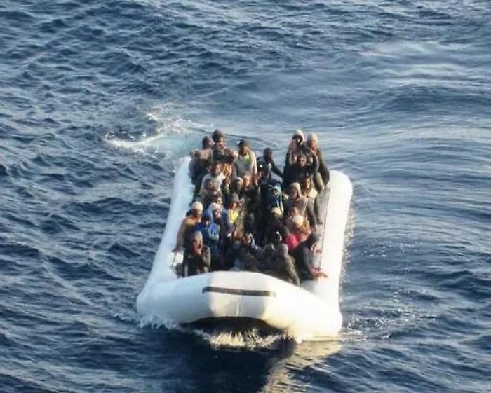 barca Lampedusa migranti