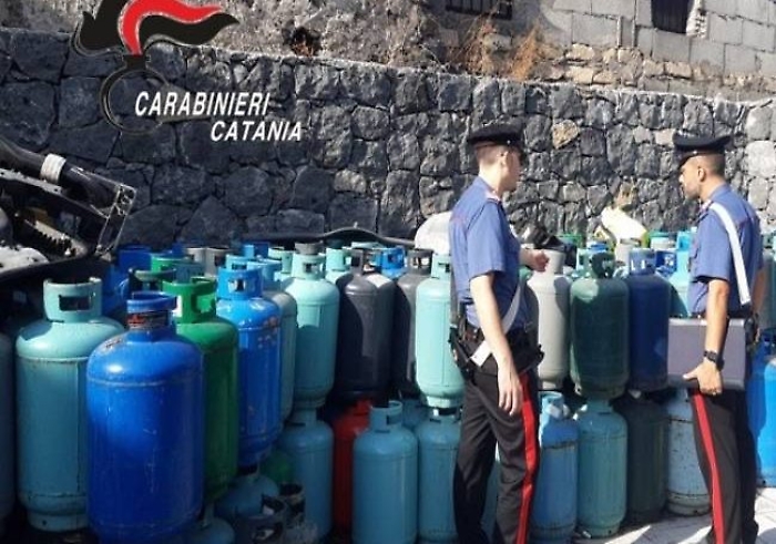 Carabinieri scoprono deposito abusivo di bombole a Picanello