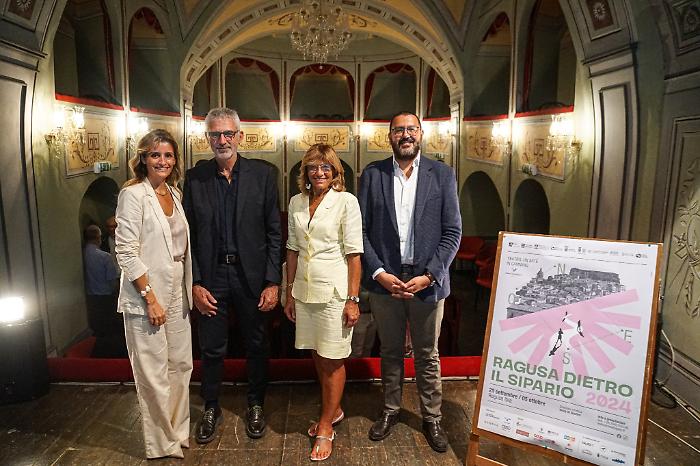 conferenza stampa presentazione ragusa dietro sipario 2024 01