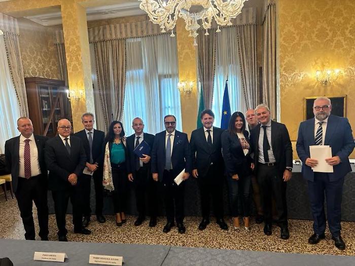 dbed2734-2a18-43a7-bb89-2b33b6e61584