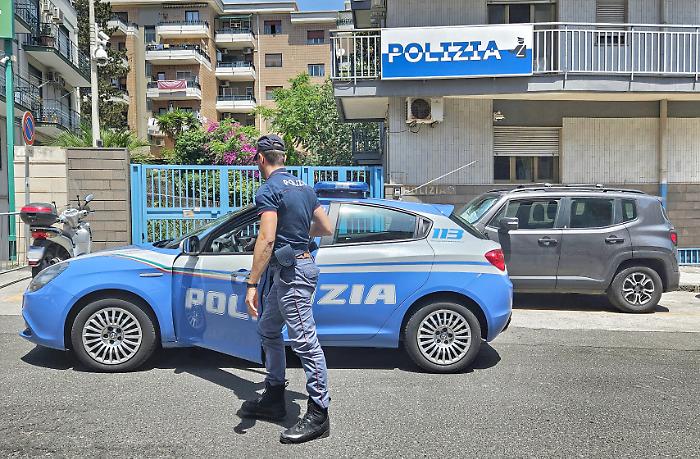 - CONTROLLI DELLA POLIZIA DI STATO A PICANELLO TROVATE TRE AUTO RUBATE E SCOPERTA UN&rsquo;OFFICINA MECCANICA ABUSIVA, SANZIONI PER 12 MILA EURO