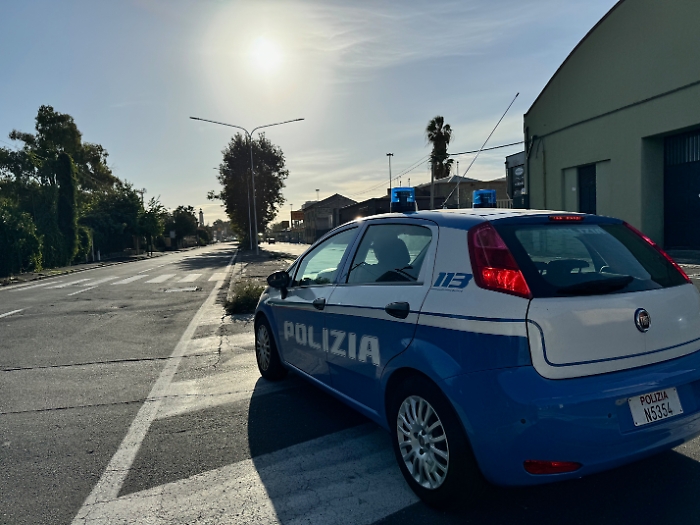 IN AUTO CON LA DROGA, DUE PLURIPREGIUDICATI INSEGUITI E ARRESTATI DALLA POLIZIA DI STATO (1)