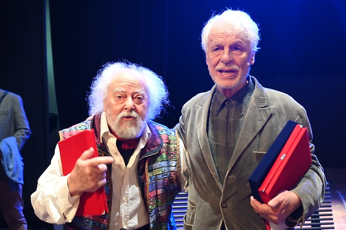 Il maestro Silvio Benedetto con Michele Placido alla cerimonia di consegna del Premio Pippo Montalbano