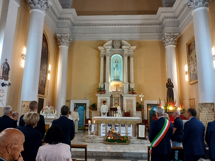 La messa con le autorità civili e militari