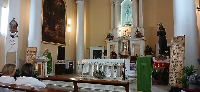 La messa presieduta dal vicario generale della diocesi di Ragusa