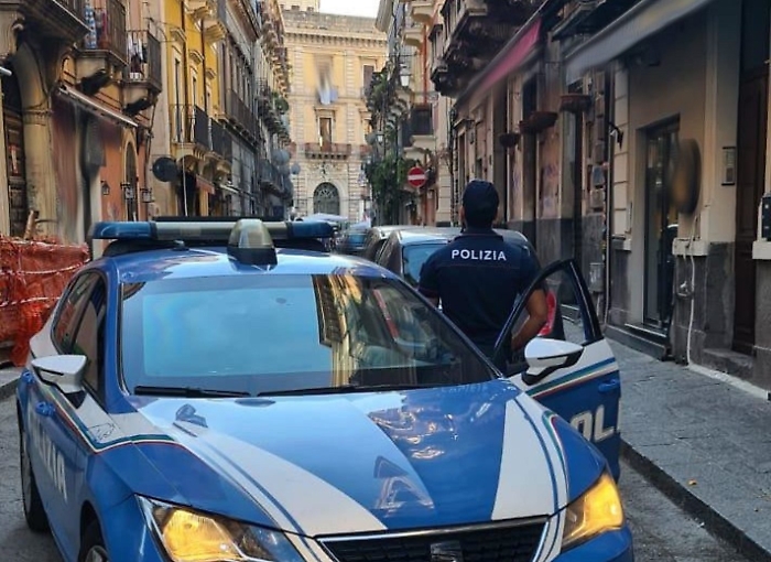 Polizia, controlli nei locali in centro a Catania