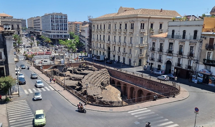 anfiteatro romano da palazzo della borsa