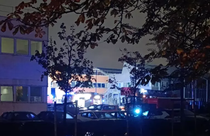 Capannone crolla a Bologna