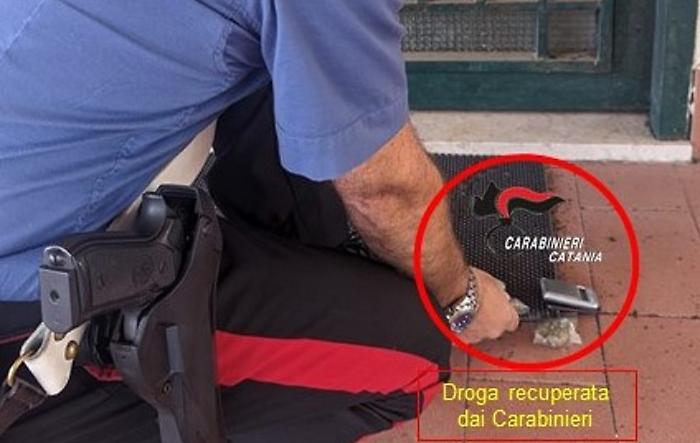 Nascondeva la droga nei contenitori Enel: arrestato nell'Acese