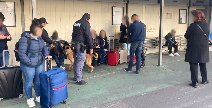 CONTROLLI DELLA POLIZIA DI STATO NELLA ZONA DELLA STAZIONE, RILEVATE VIOLAZIONI AL CODICE DELLA STRADA (3)