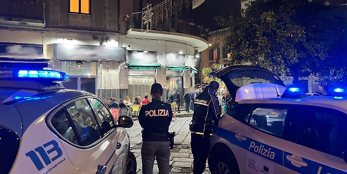 CONTROLLI SERRATI DELLA POLIZIA DI STATO NEI RISTORANTI DEL CENTRO STORICO SANZIONI PER LAVORO NERO E SEQUESTRO DI ALIMENTI NON TRACCIATI