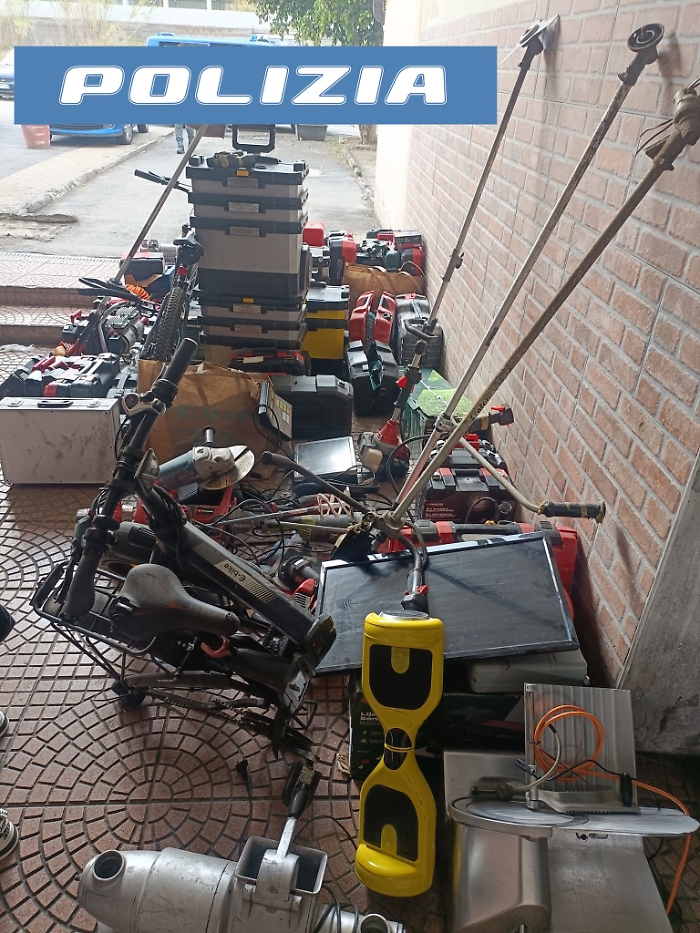 LIBRINO, SEQUESTRATI DROGA E MUNIZIONI. DENUNCIATO PER RICETTAZIONE IL PROPRIETARIO DI UN GARAGE CONTENENTE CENTINAIA DI UTENSILI ED ELETTRODOMESTICI RUBATI. 1