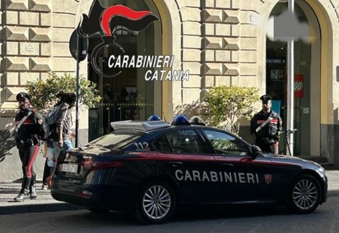Tentato furto di profumi in via Etnea: ladro arrestato