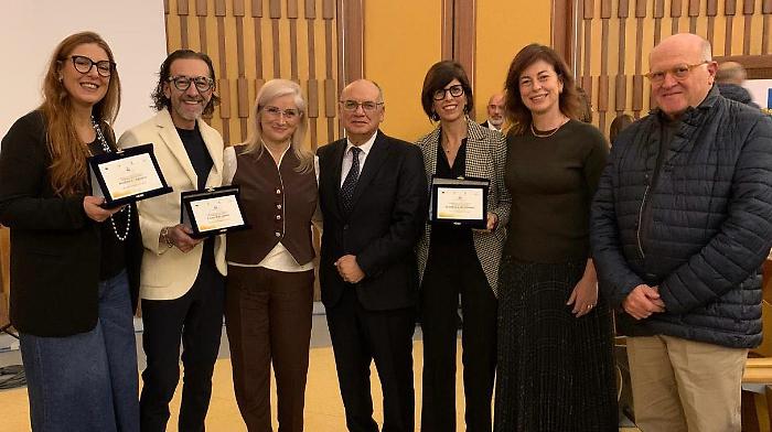 Le aziende premiate e i dirigenti sezionali di Confcommercio Ragusa