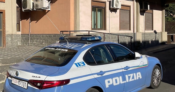 SI SONO INTRODOTTI NELL&rsquo;ABITAZIONE DI UN ANZIANO, DECEDUTO DA QUALCHE SETTIMANA, PER RUBARE. ARRESTATI DALLA POLIZIA DI STATO