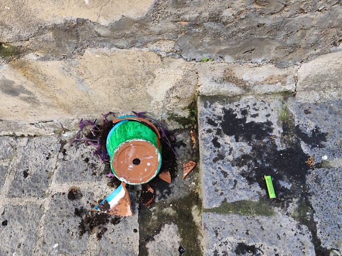 Vico Alliotta_vasi distrutti_3