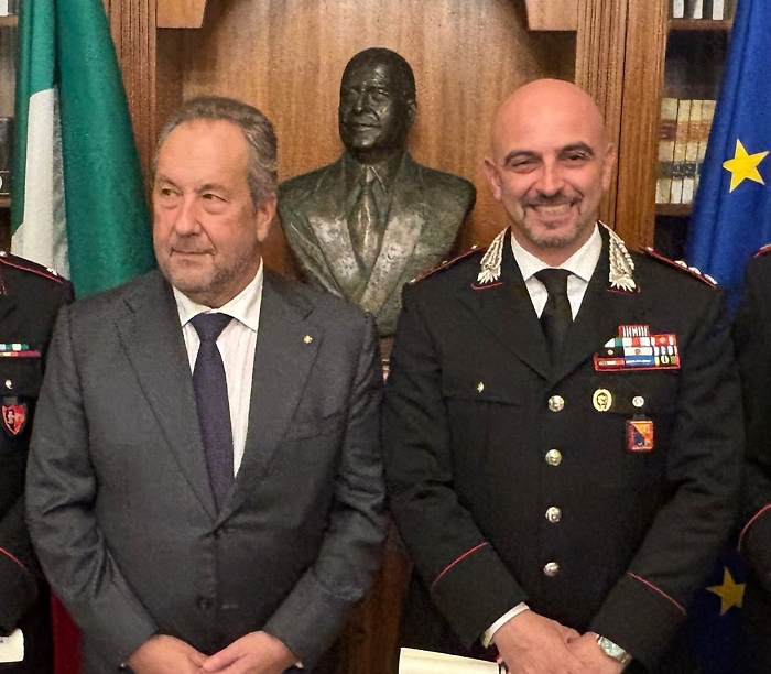 Onorificenza al Merito al colonello dei carabinieri Montemagno al comando del Reparto di Gela