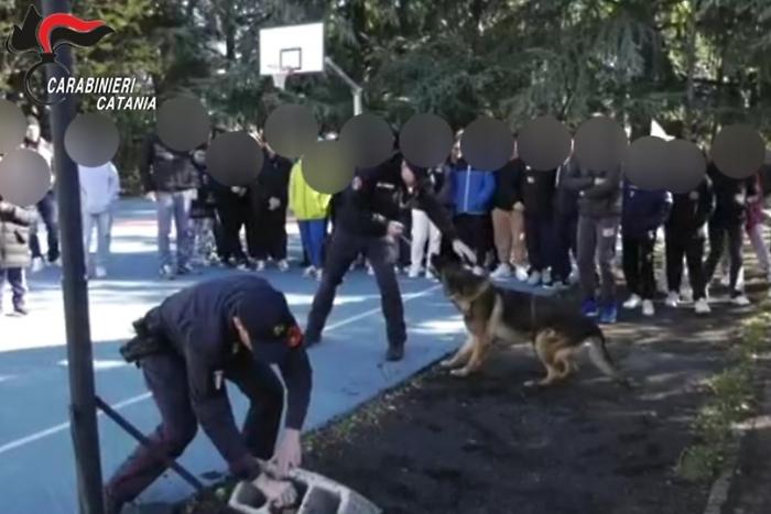 carabinieri a scuola